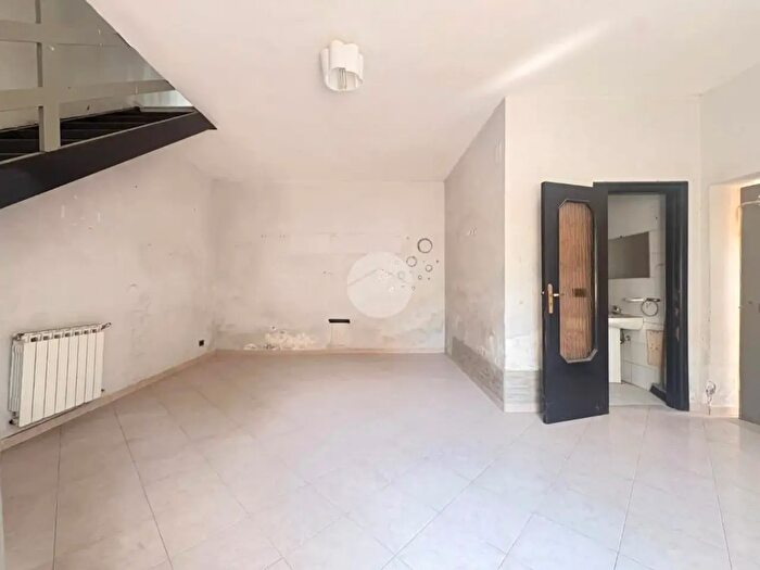 Appartamento trilocale in vendita in Via Archimede, Napoli