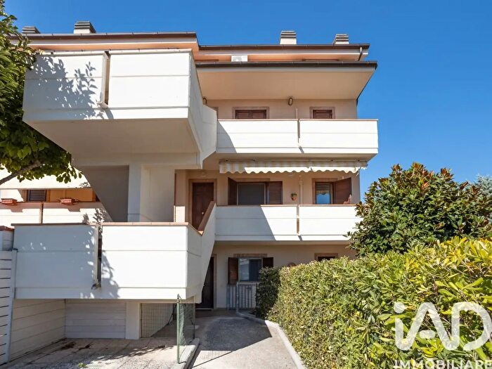 Appartamento quadrilocale in vendita in Via Pisacane, Osimo