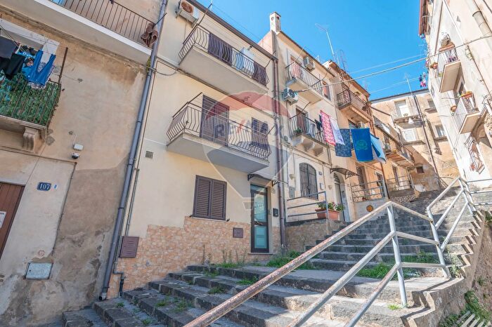 Casa bilocale in vendita in Via Crocellà, Caltagirone