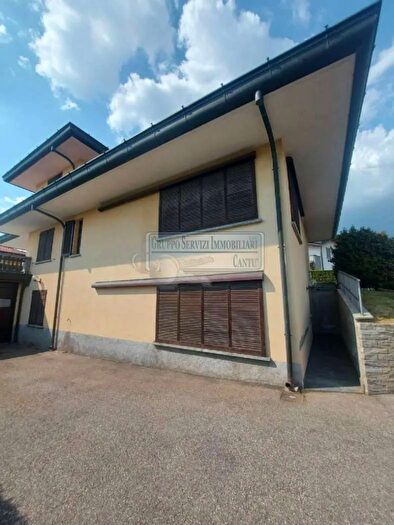 Casa con 10 locali in vendita in Cucciago