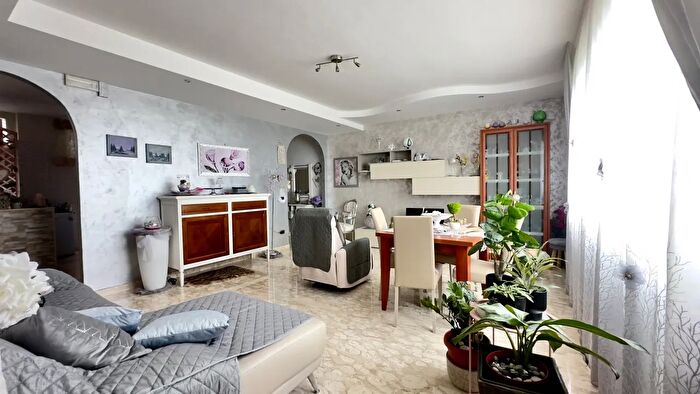 Appartamento quadrilocale in vendita in Via Giuseppe Cannata d, Taranto