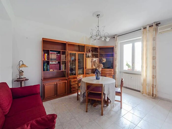 Appartamento quadrilocale in vendita in Via Marche, Monza