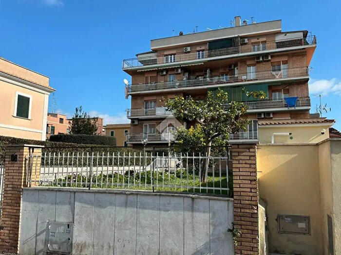 Appartamento bilocale in vendita in Via Paliano, Roma