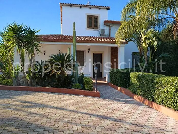 Casa con 10 locali in vendita in Via Tersicore, Siracusa