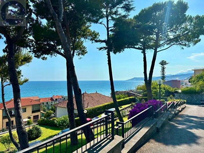 Appartamento bilocale in vendita in Via Terzorio, Santo Stefano Al Mare