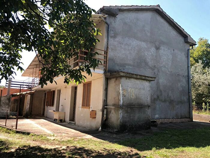 Casa con 5 locali in vendita in Via San Pietro a CampeaRoccasecca, Roccasecca