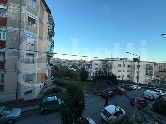 Appartamento con 5 locali in vendita in Via Anile, Catanzaro