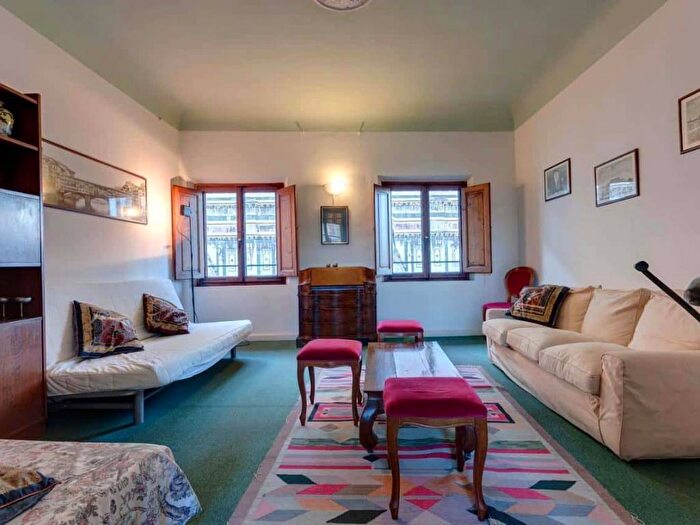 Appartamento trilocale in affitto in Via Ricasoli, Duomo, Firenze