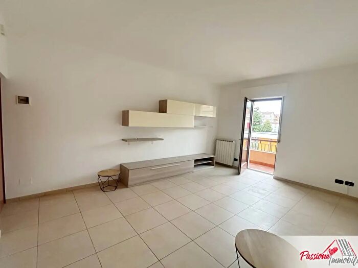 Appartamento trilocale in affitto in Via Giuseppe Adami, Verona