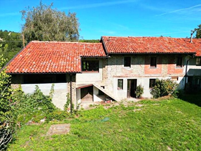 Casa con 6 locali in vendita in Bossolasco