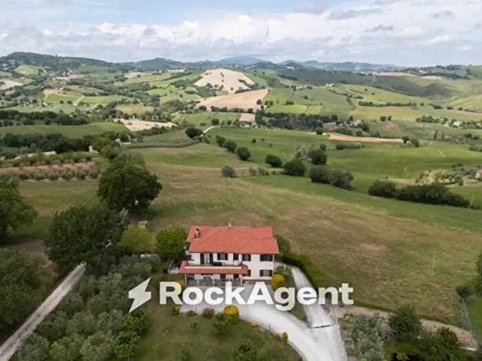 Casa con 6 locali in vendita in Frazione Sant'Apollinare, Arcevia