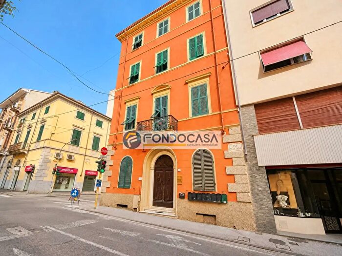 Appartamento con 6 locali in vendita in Via Roma, Carrara