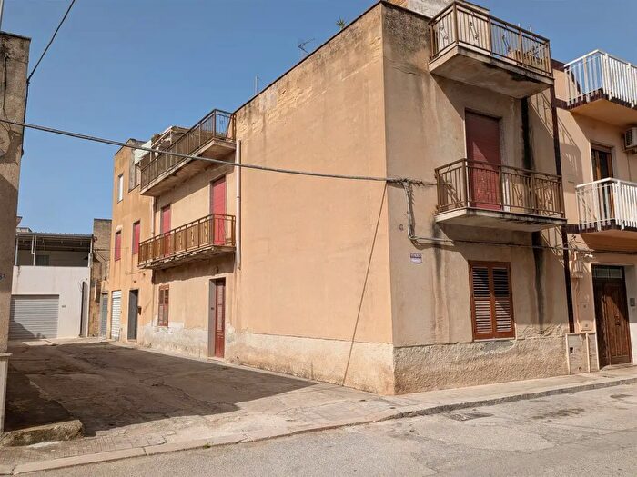 Casa con 11 locali in vendita in Via Salemi, Mazara Del Vallo