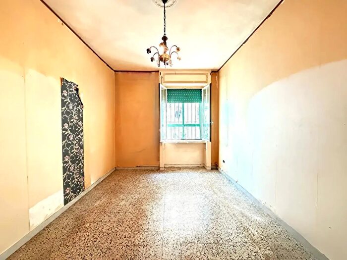 Appartamento trilocale in vendita in Via Libroia, Napoli