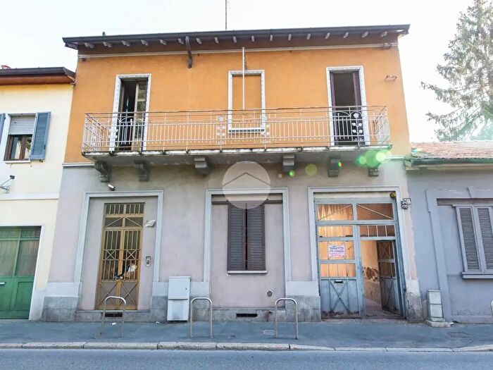Appartamento quadrilocale in vendita in Via Francesco Rismondo, Milano