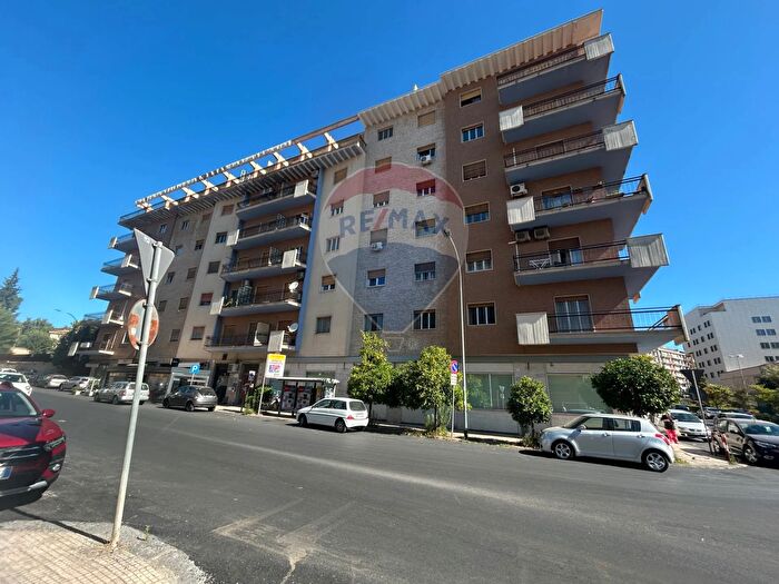 Appartamento con 7 locali in vendita in Via De Nicola, Caltanissetta