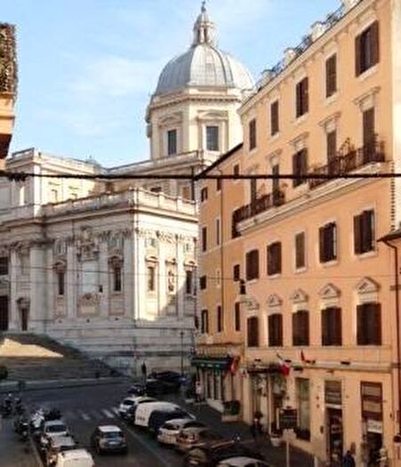 Appartamento quadrilocale in affitto in Via Di Santa Maria Maggiore, Monti, Roma