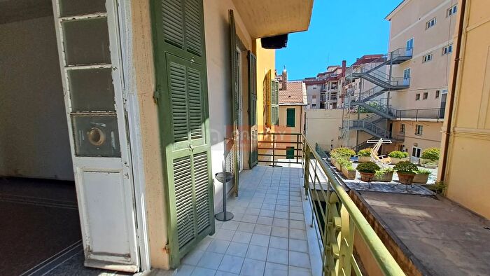 Appartamento quadrilocale in vendita in Via Fiume, Albenga