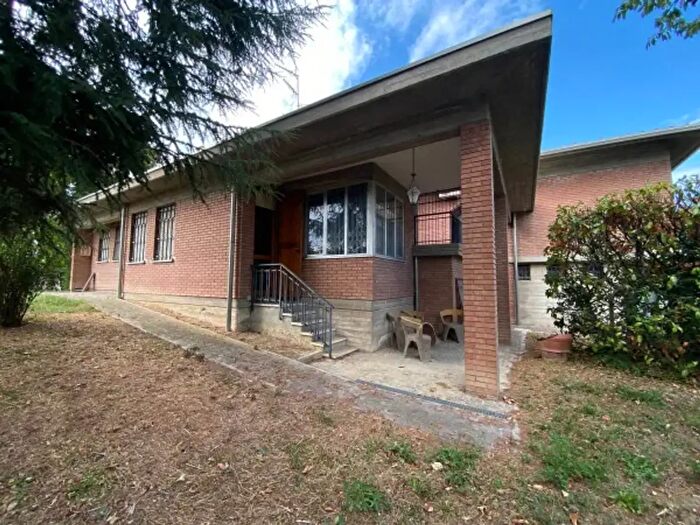 Casa con 6 locali in vendita in Luzzara