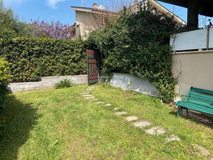 Casa trilocale in affitto in Viale delle Rose, Villaggio Giornalisti Poggio, Anzio