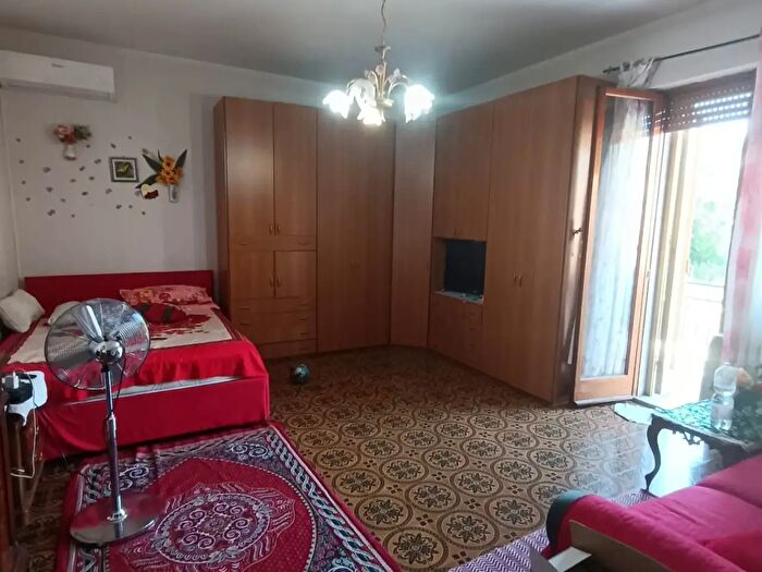Appartamento trilocale in vendita in Via Monte San Savino, Roma