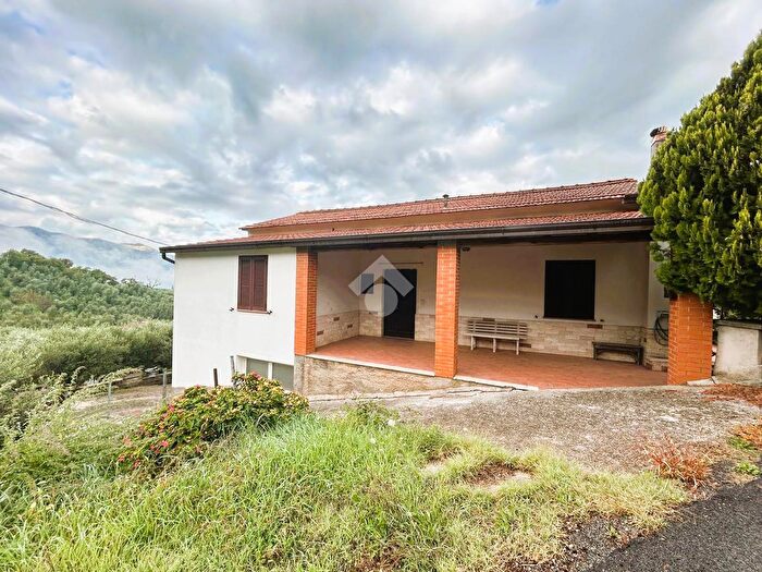 Casa quadrilocale in vendita in Via La Forma, Montelanico