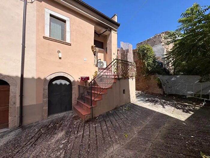 Appartamento trilocale in vendita in Via del Sole, Barisciano