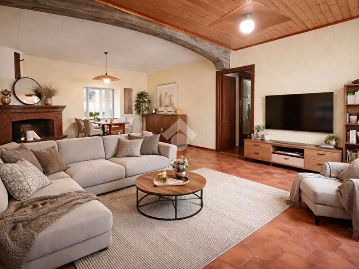 Appartamento quadrilocale in vendita in Via Cesare Battisti, Costa Volpino