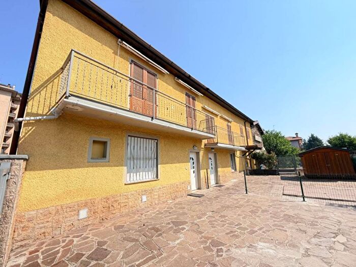 Appartamento trilocale in affitto in Via Trieste, Centro, Torre Boldone