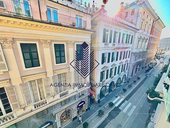 Appartamento quadrilocale in affitto in Via Aprile, Centro Città, Genova