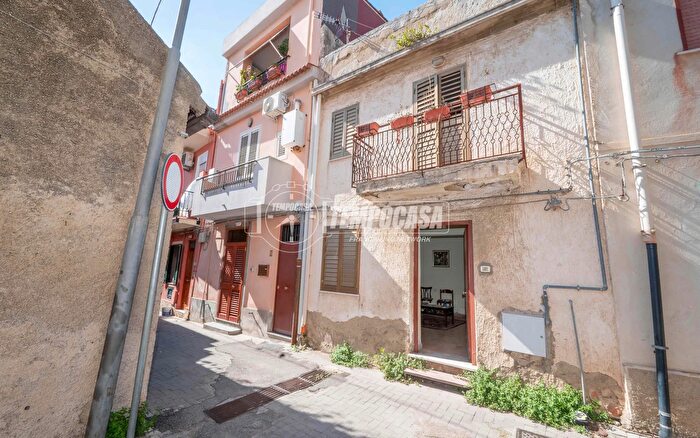 Casa con 5 locali in vendita in Messina