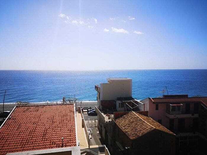 Appartamento trilocale in affitto in Via Francisco Ferrer, Centro, Roccalumera