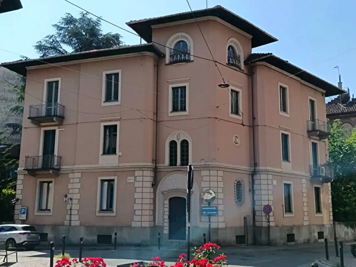 Appartamento con 8 locali in affitto in Via Verdi, Asti