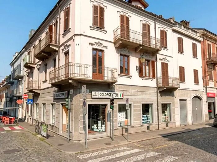 Appartamento con 6 locali in vendita in Via Po, Chivasso