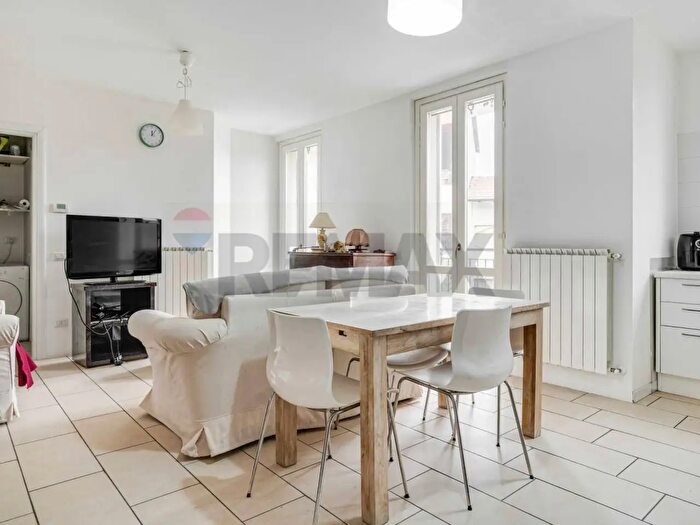 Appartamento trilocale in vendita in Via Volta, Ferno