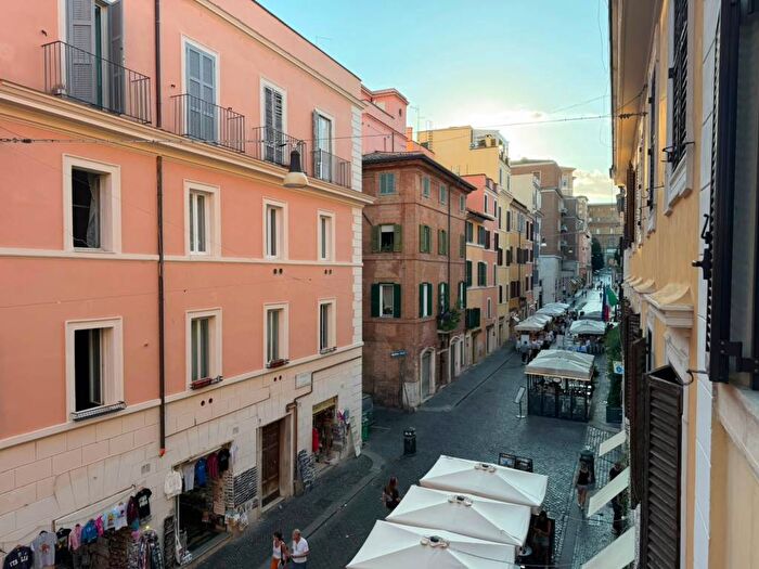 Appartamento trilocale in affitto in Borgo Pio, Borgo, Roma