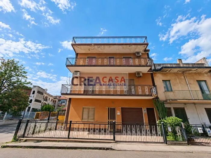Appartamento trilocale in vendita in Via Luigi Rizzo, Fiumefreddo Di Sicilia