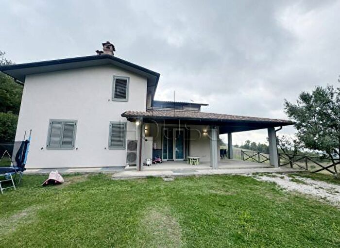 Appartamento con 6 locali in vendita in Vocabolo La Strada C, Monte Santa Maria Tiberina