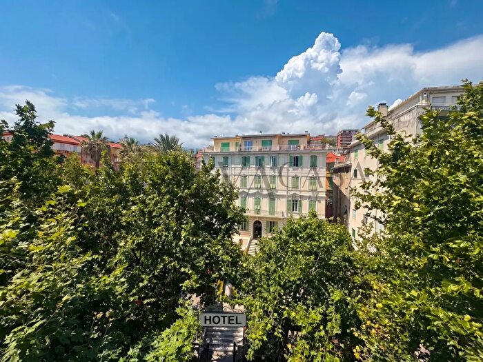 Appartamento con 6 locali in vendita in Corso Giusepp Garibaldi, Sanremo