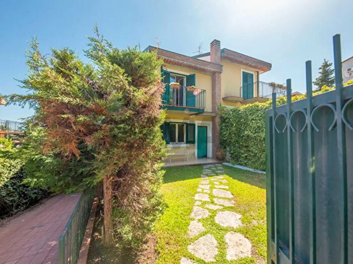 Casa quadrilocale in vendita in Via Assisi Prima Traversa, Trecastagni