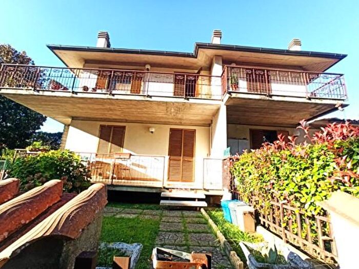 Appartamento trilocale in vendita in Via Roma, Castiglione Del Lago