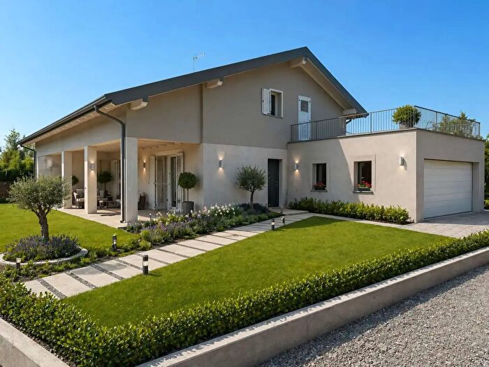 Casa con 5 locali in vendita in Via Kennedy, Bregnano