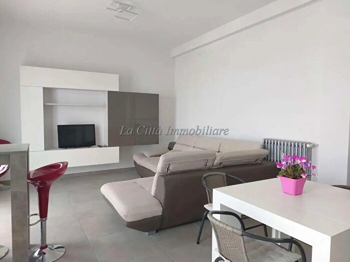 Appartamento bilocale in affitto in Via Firenze, Novara