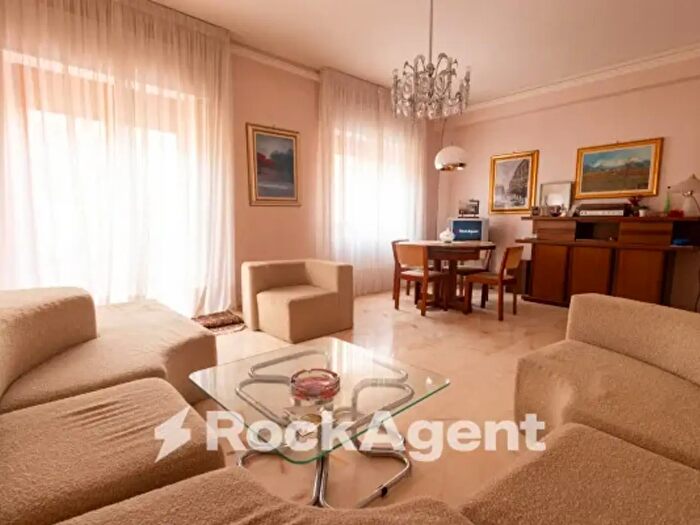 Appartamento con 5 locali in vendita in Via Eugenio De Riso, Catanzaro