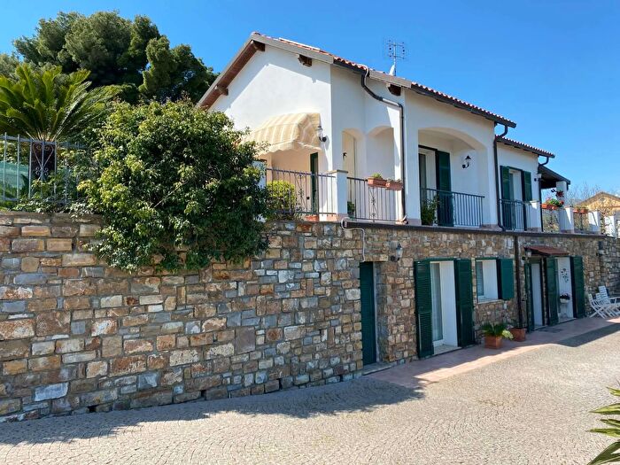 Casa con 8 locali in vendita in Localita Poggi Snc, Imperia