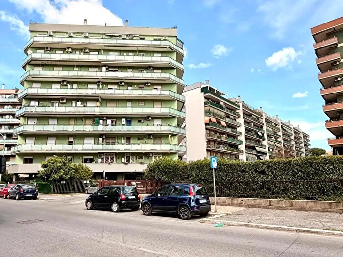 Appartamento quadrilocale in vendita in Via Francesco Gentile, Roma