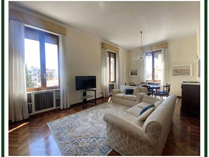 Appartamento con 6 locali in affitto in Via Lorenzo il Magnifico, Libertà Savonarola, Firenze