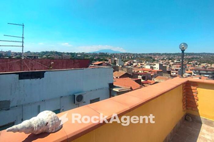 Appartamento trilocale in vendita in Via Wrzì f, Catania