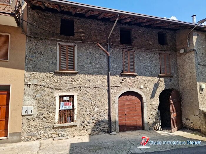 Casa con 7 locali in vendita in Via Valeriana, Losine