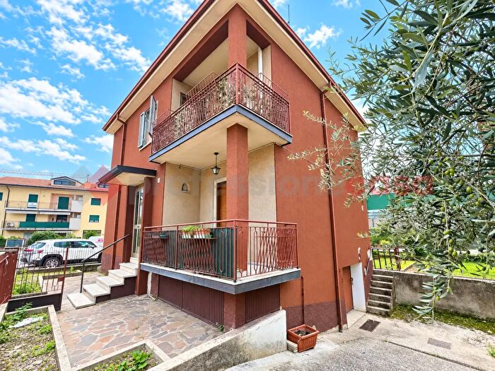 Casa con 6 locali in vendita in Via Berto Barbarani, San Martino Buon Albergo